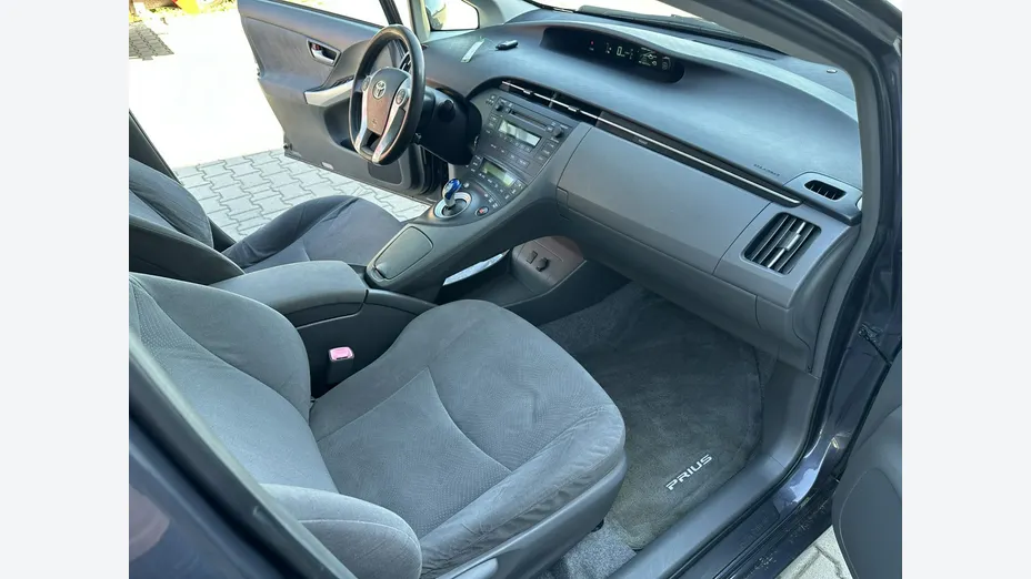 TOYOTA Prius -