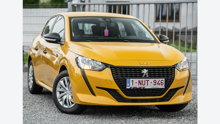 PEUGEOT 208 -
