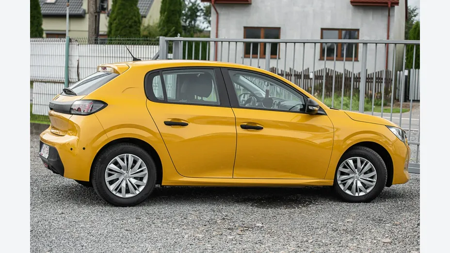 PEUGEOT 208 -
