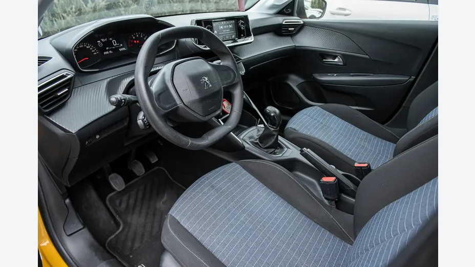PEUGEOT 208 -