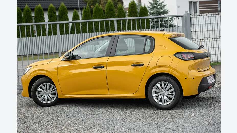 PEUGEOT 208 -