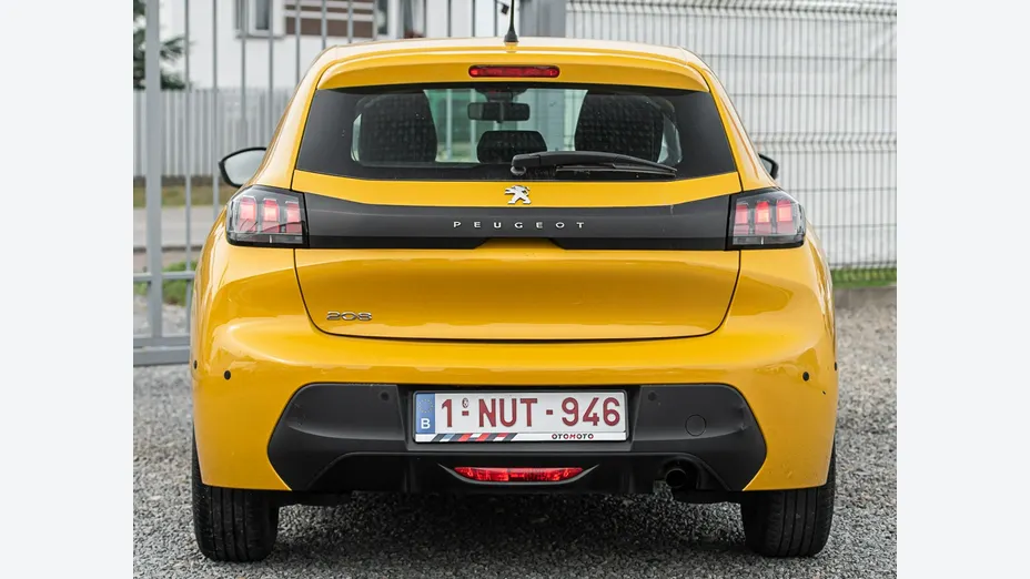PEUGEOT 208 -