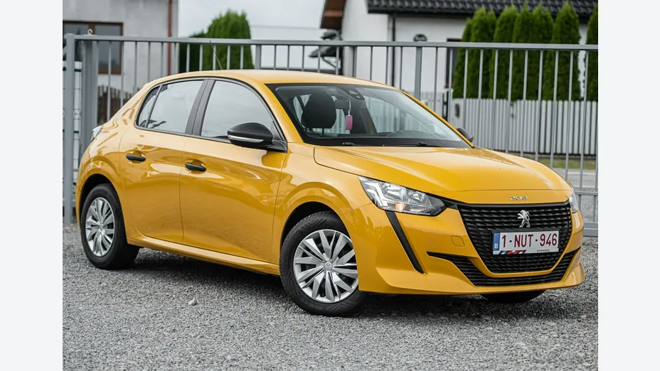 PEUGEOT 208 -