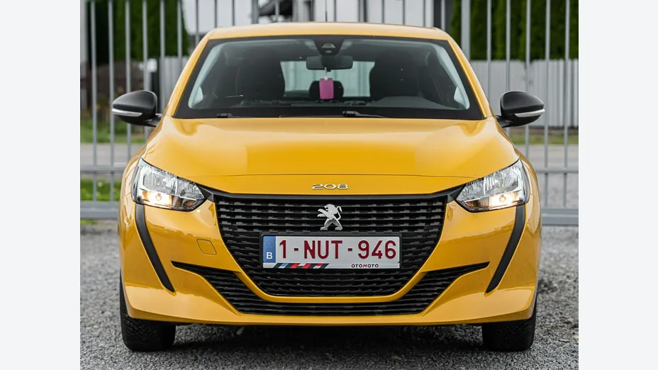 PEUGEOT 208 -
