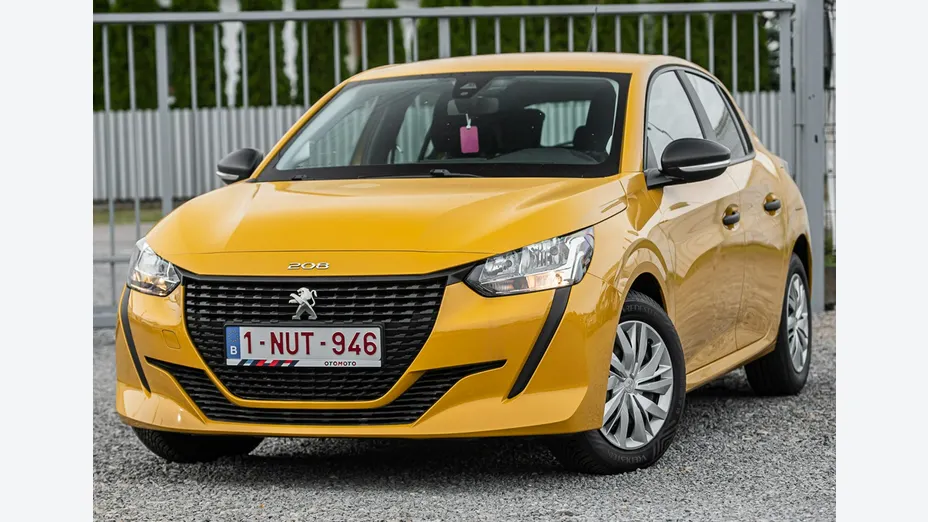 PEUGEOT 208 -