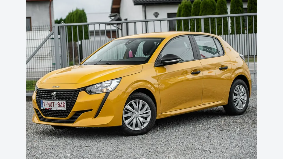 PEUGEOT 208 -