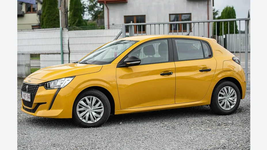 PEUGEOT 208 -