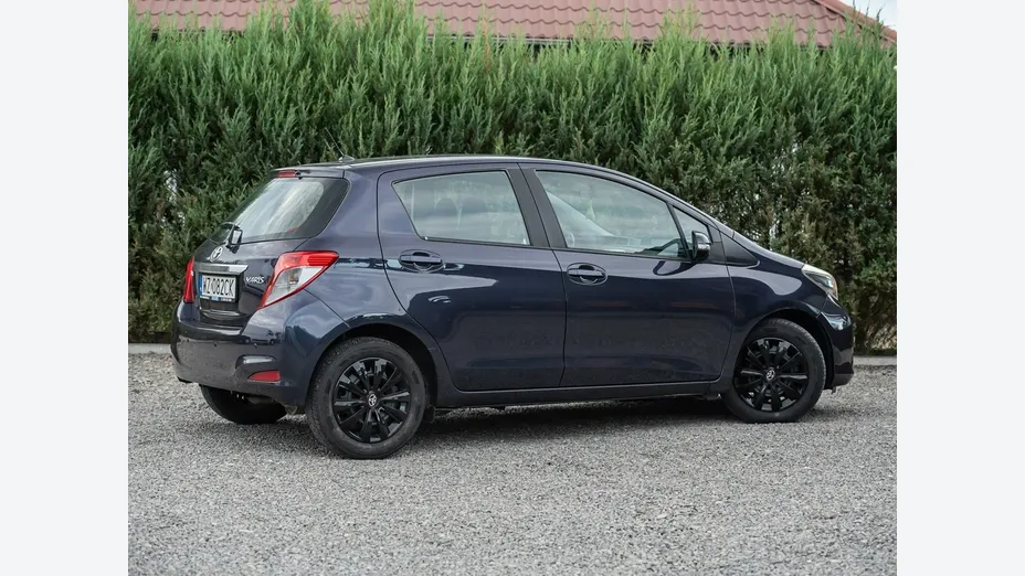 TOYOTA Yaris -