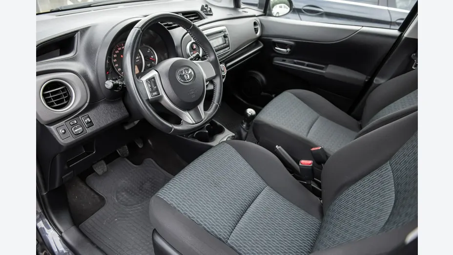 TOYOTA Yaris -