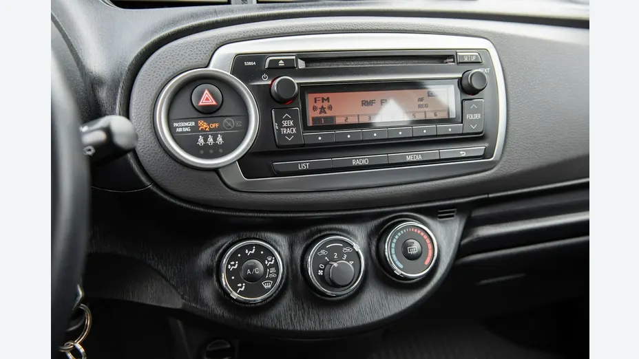 TOYOTA Yaris -
