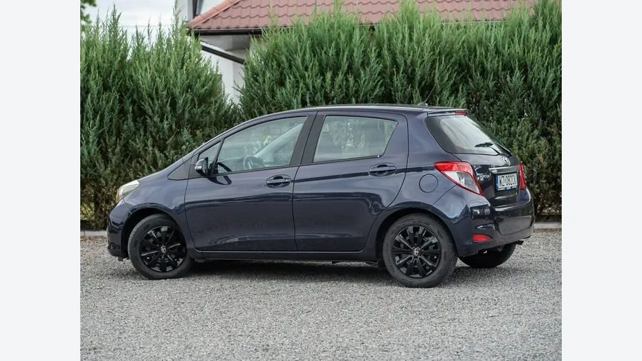 TOYOTA Yaris -