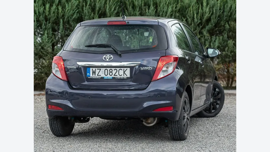 TOYOTA Yaris -