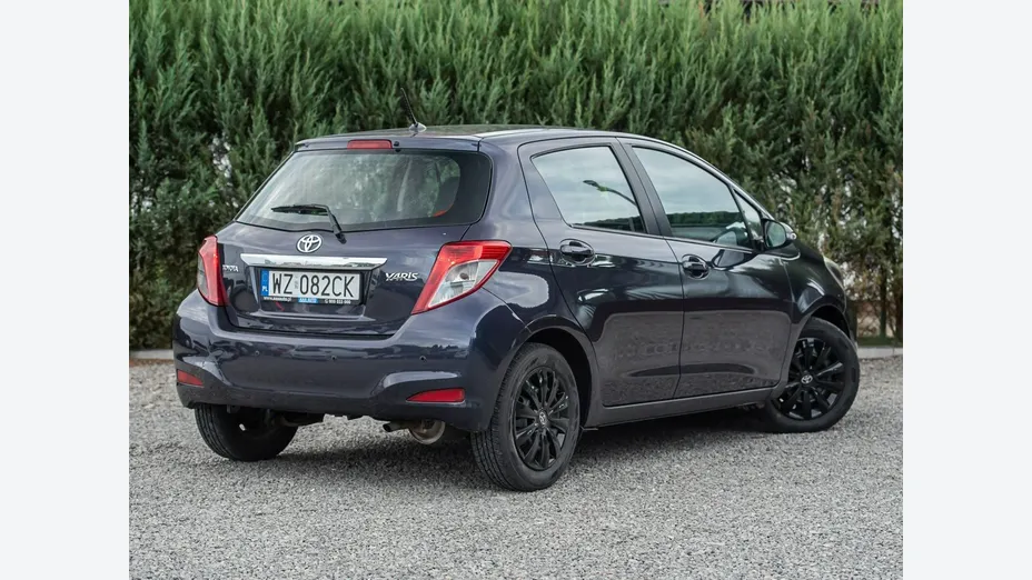 TOYOTA Yaris -