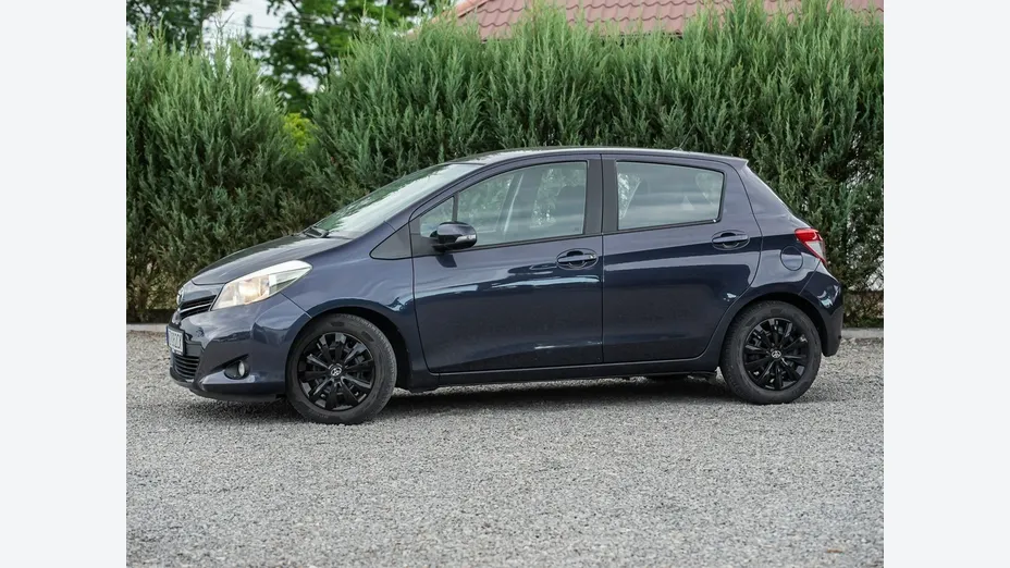 TOYOTA Yaris -