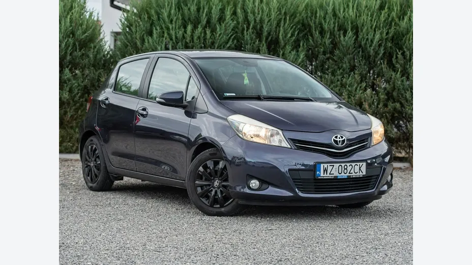 TOYOTA Yaris -