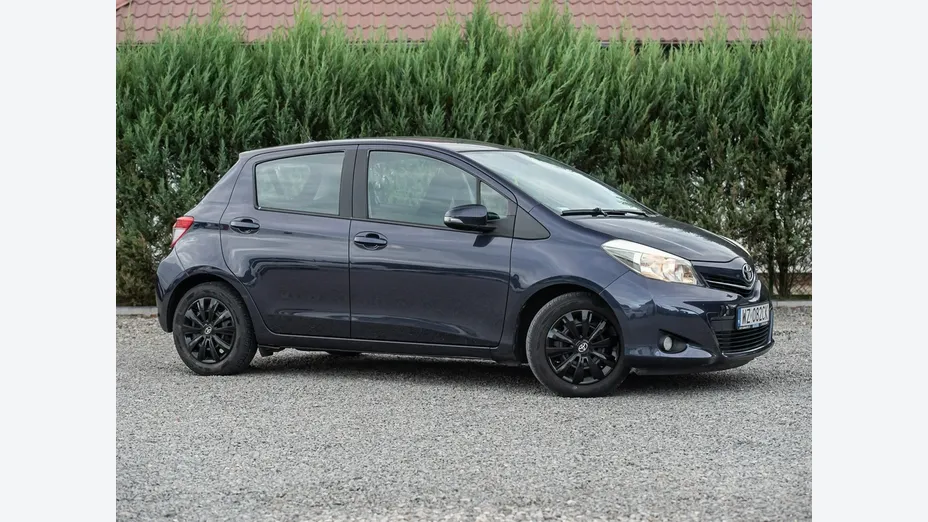 TOYOTA Yaris -