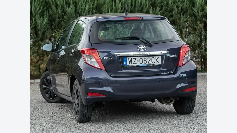 TOYOTA Yaris -