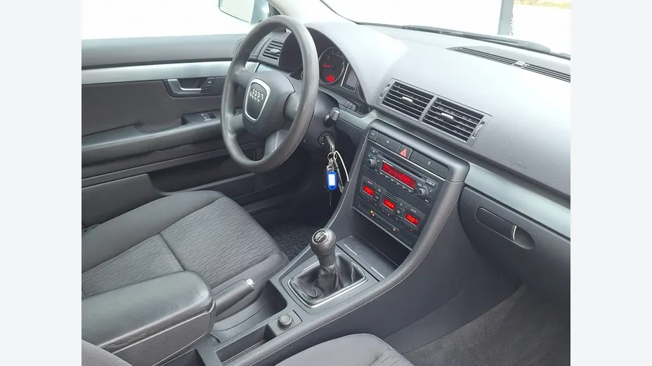 AUDI A4 -