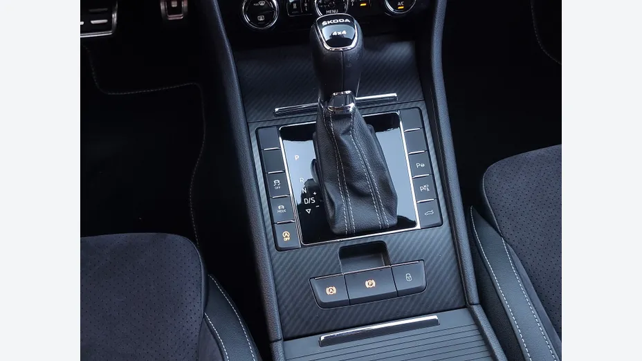 SKODA Superb Superb 2.0 TDI SCR 4x4 Sportline DSG
