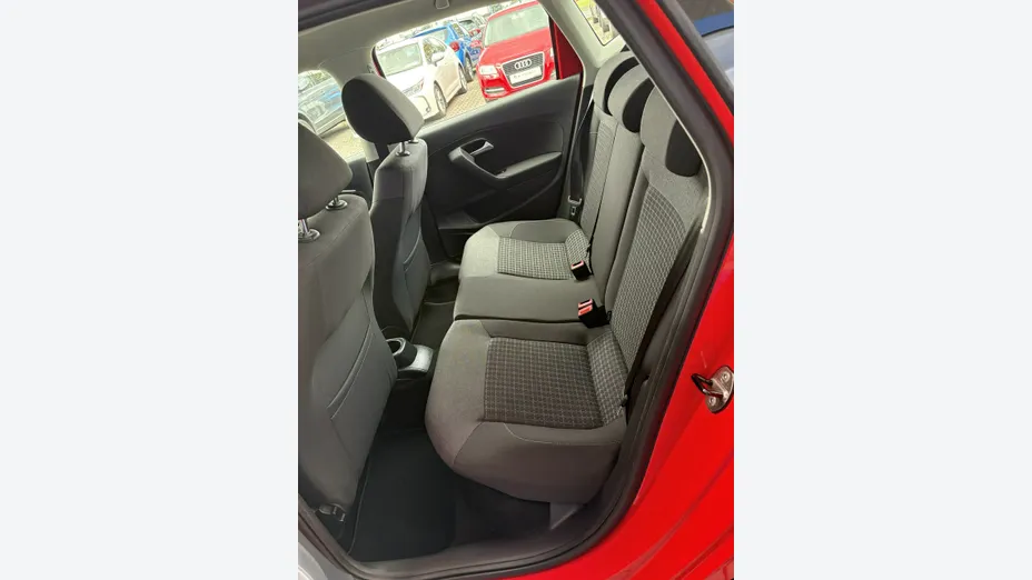 VOLKSWAGEN Polo -