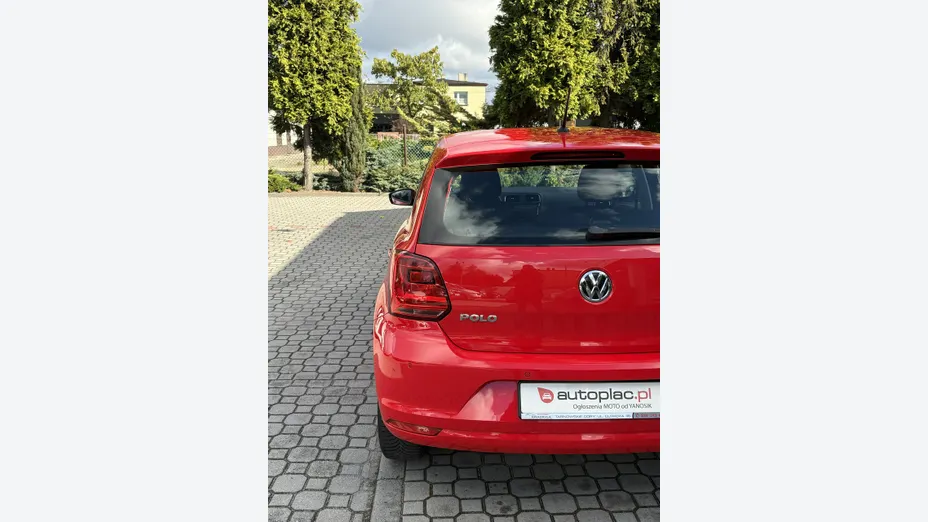 VOLKSWAGEN Polo -