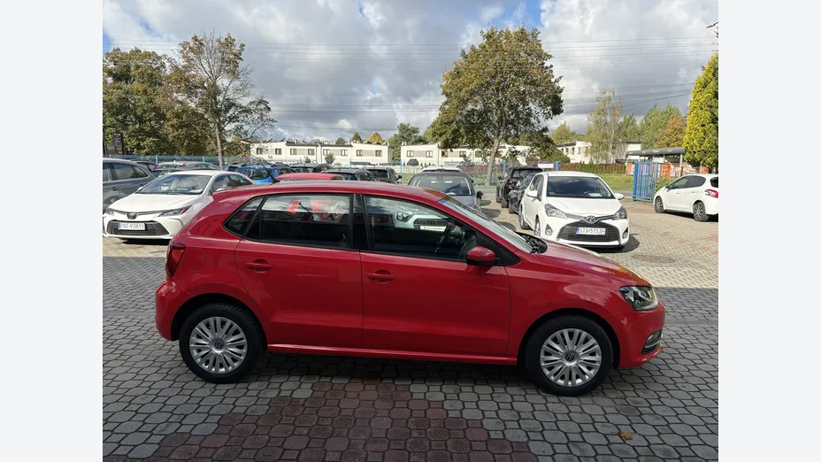VOLKSWAGEN Polo -