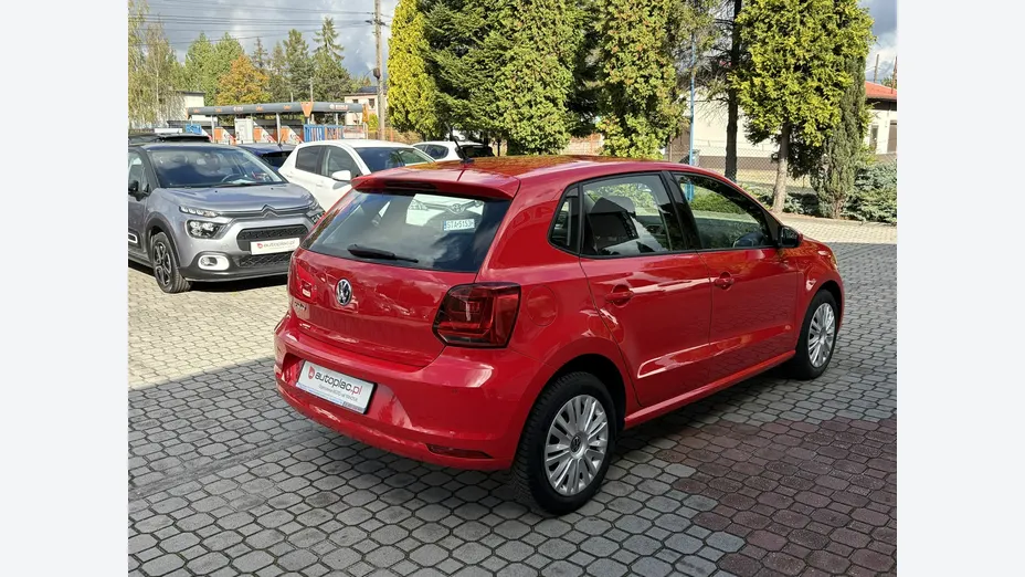 VOLKSWAGEN Polo -