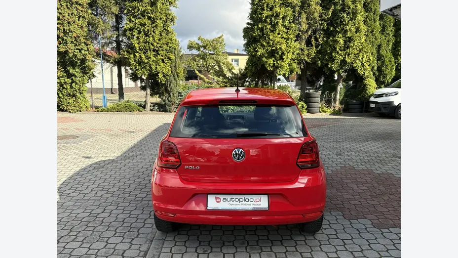 VOLKSWAGEN Polo -
