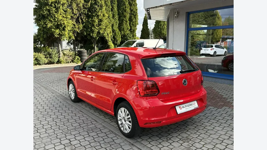 VOLKSWAGEN Polo -
