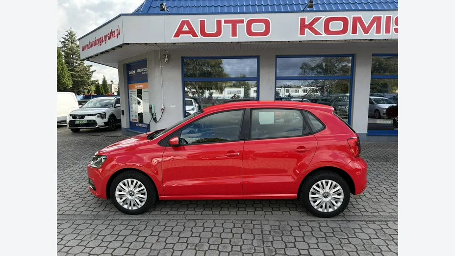 VOLKSWAGEN Polo -