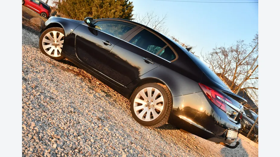 OPEL Insignia -