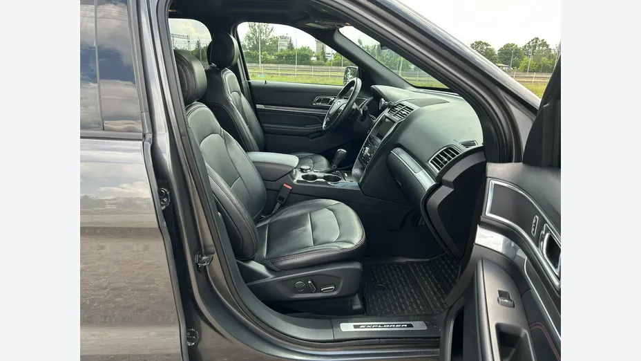 FORD Explorer -