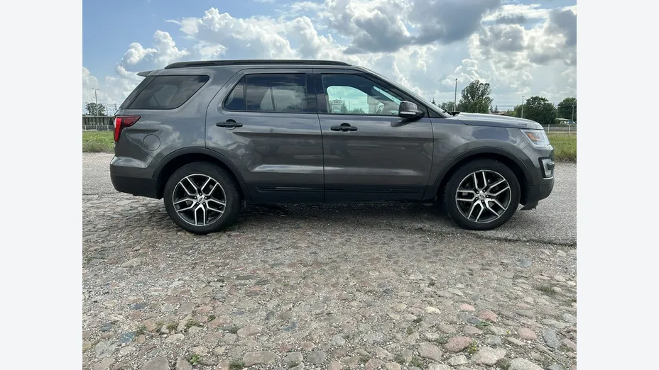FORD Explorer -