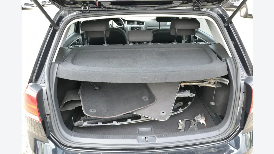 VOLKSWAGEN Golf -