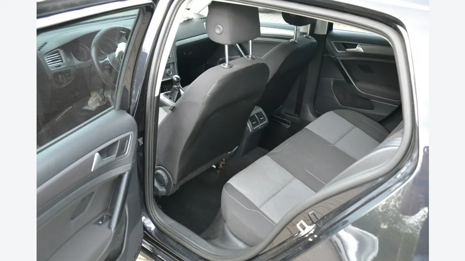VOLKSWAGEN Golf -