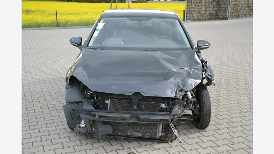 VOLKSWAGEN Golf -