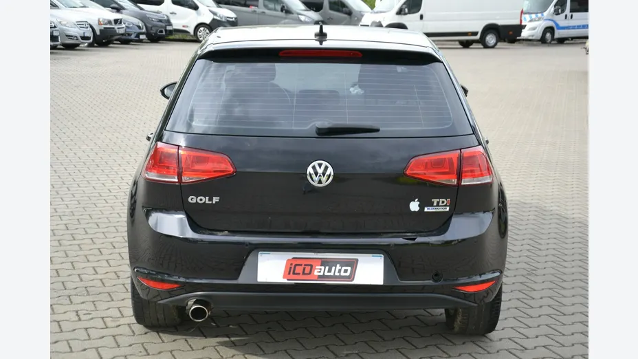 VOLKSWAGEN Golf -