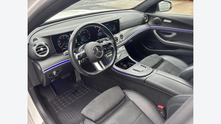 MERCEDES-BENZ E Klasa E 220 d 4-Matic AMG/Avantgarde