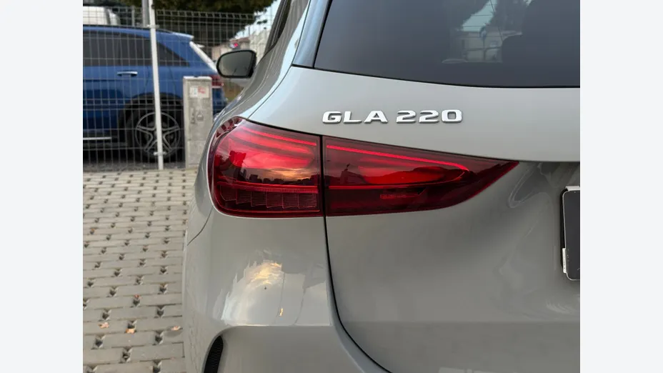 MERCEDES-BENZ GLA GLA 220 d 4-Matic AMG Line 8G-DCT