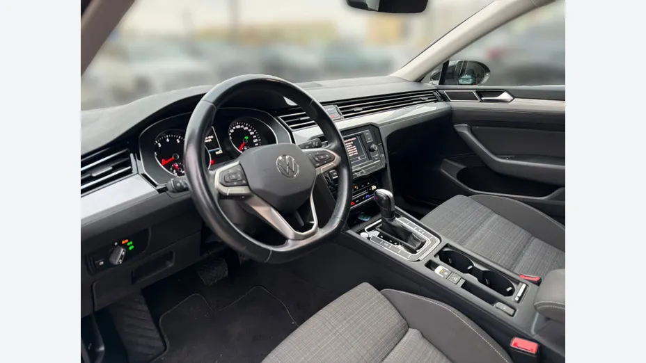 VOLKSWAGEN Passat -
