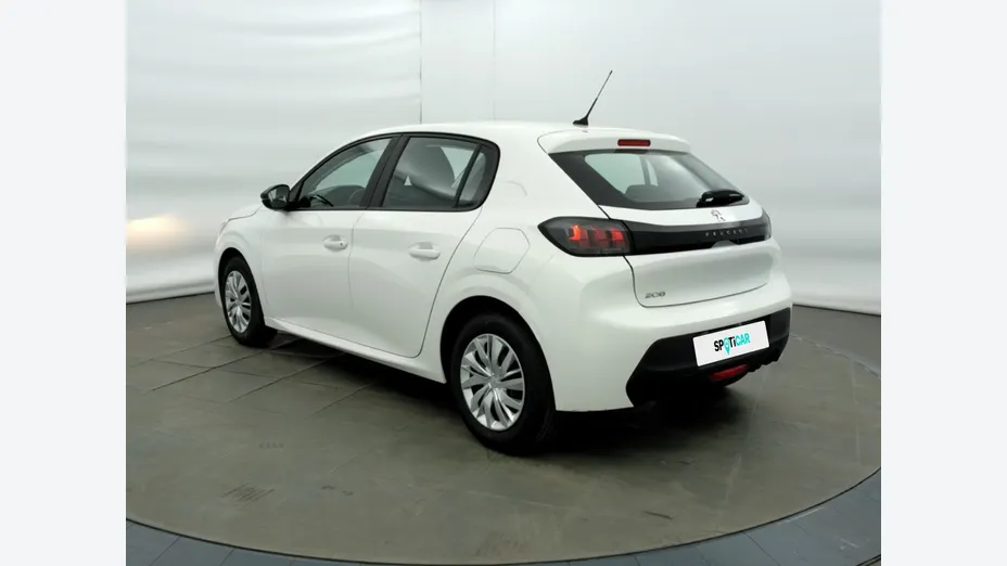 PEUGEOT 208 -