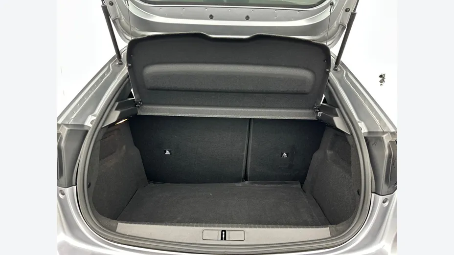 PEUGEOT 208 -