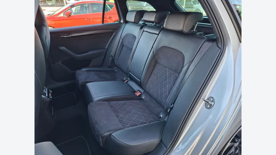 SKODA Superb Superb 2.0 TDI SCR 4x4 Sportline DSG