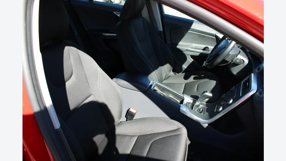 VOLVO S60 -