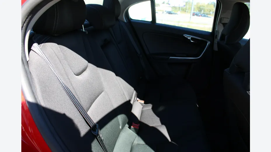 VOLVO S60 -