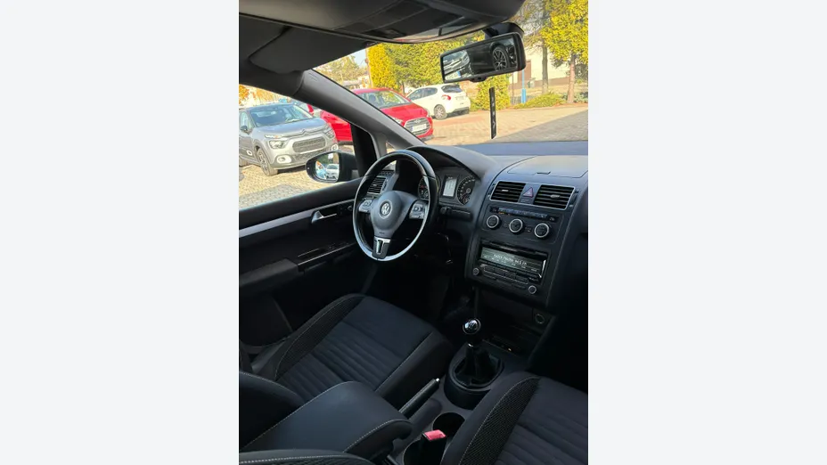 VOLKSWAGEN Touran -