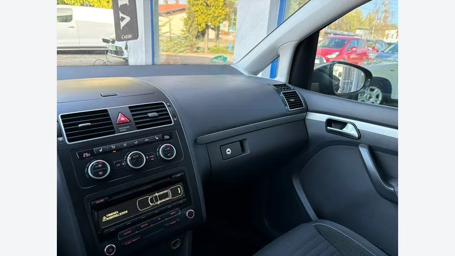 VOLKSWAGEN Touran -