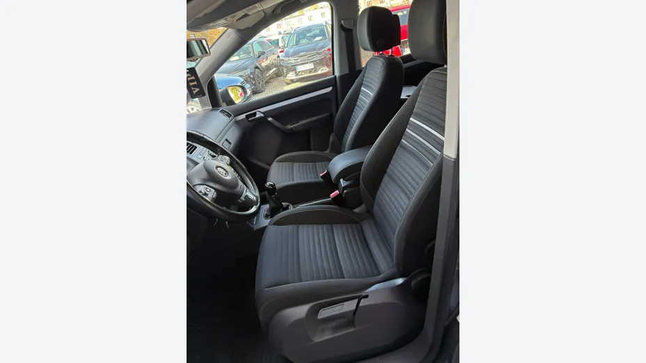 VOLKSWAGEN Touran -