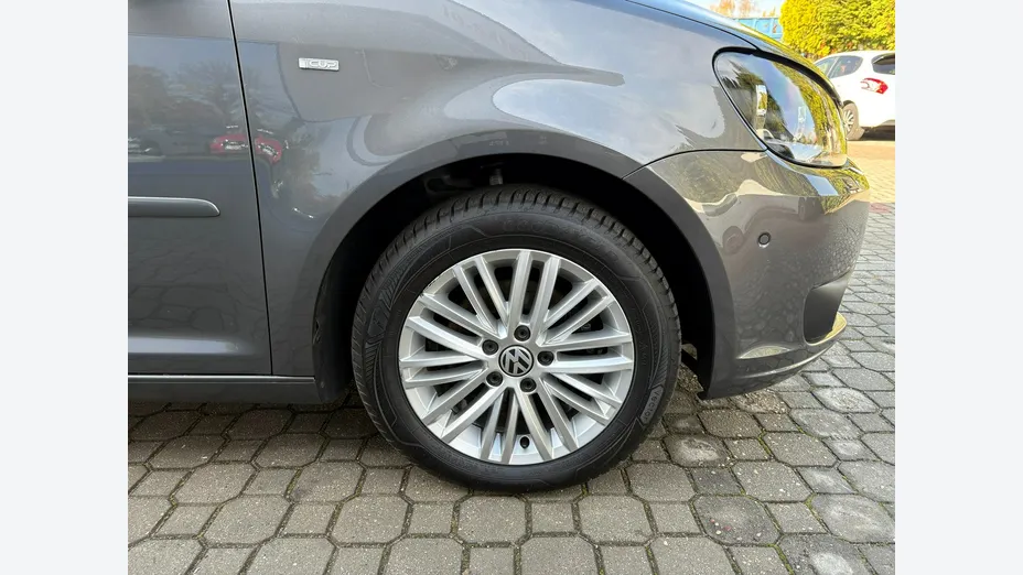 VOLKSWAGEN Touran -