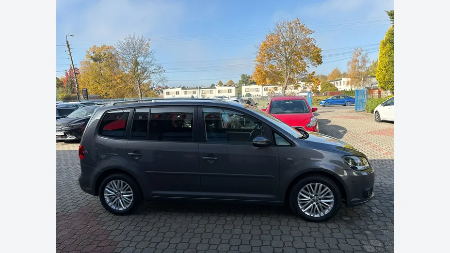 VOLKSWAGEN Touran -